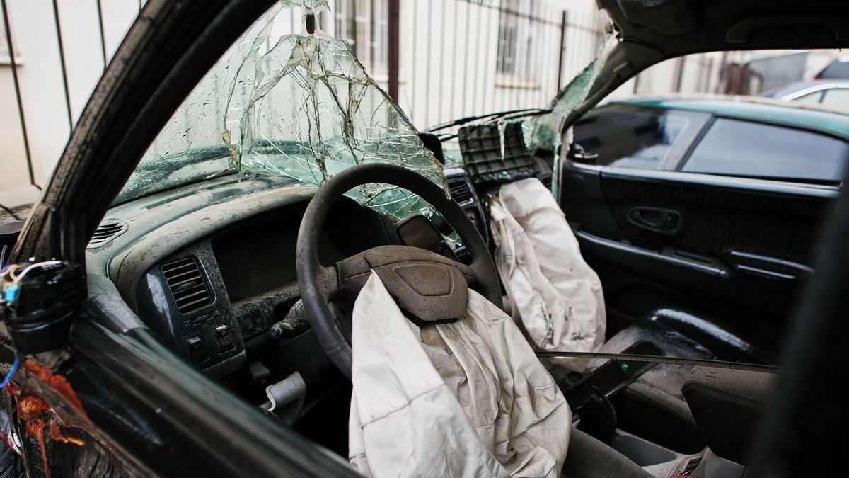 El interior de un vehículo tras sufrir un accidente de tráfico.