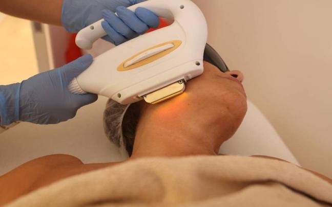 Sesi&oacute;n de depilaci&oacute;n l&aacute;ser en Teringel Belleza, apta para cualquier parte del cuerpo, indolora y definitiva.