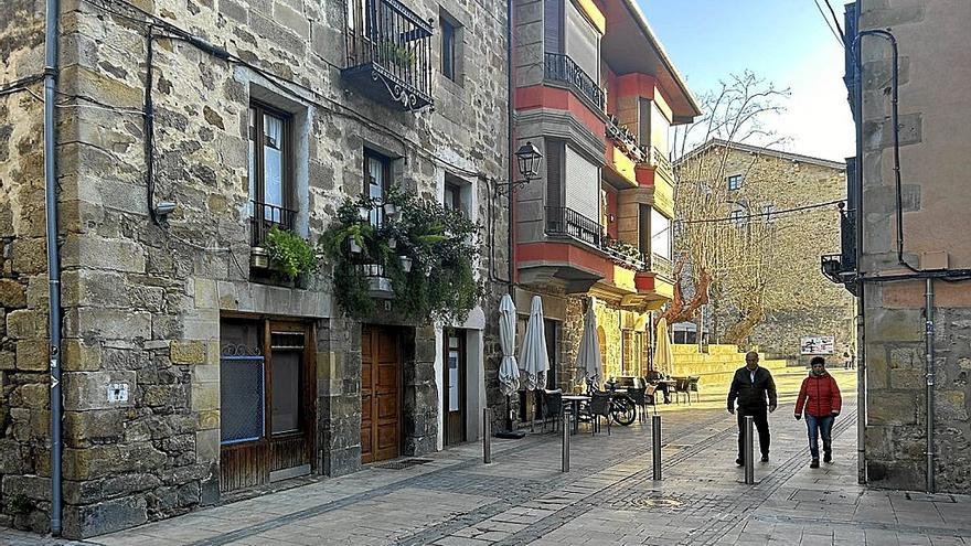 La fibra óptica llegará al casco antiguo de Elorrio antes del verano. | FOTO: O. BURUAGA