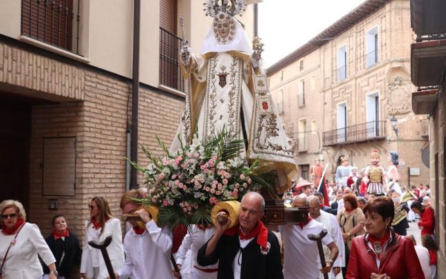 La Virgen de la Merced a su paso por las calles de Corella. La Virgen de la Merced a su paso por las calles de Corella.