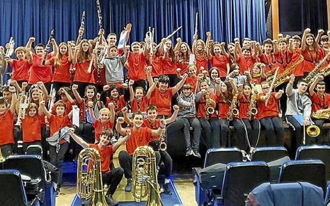 La banda de la escuela de música de Legazpi. | FOTO: DOINUA