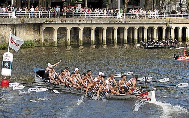 Zierbena afronta una ciaboga durante la regata que abrió en Bilbao la temporada de la Eusko Label Liga. | FOTO: AITOR ARRIZABALAGA / EUSKO LABEL LIGA Zierbena afronta una ciaboga durante la regata que abrió en Bilbao la temporada de la Eusko Label Liga. | FOTO: AITOR ARRIZABALAGA / EUSKO LABEL LIGA