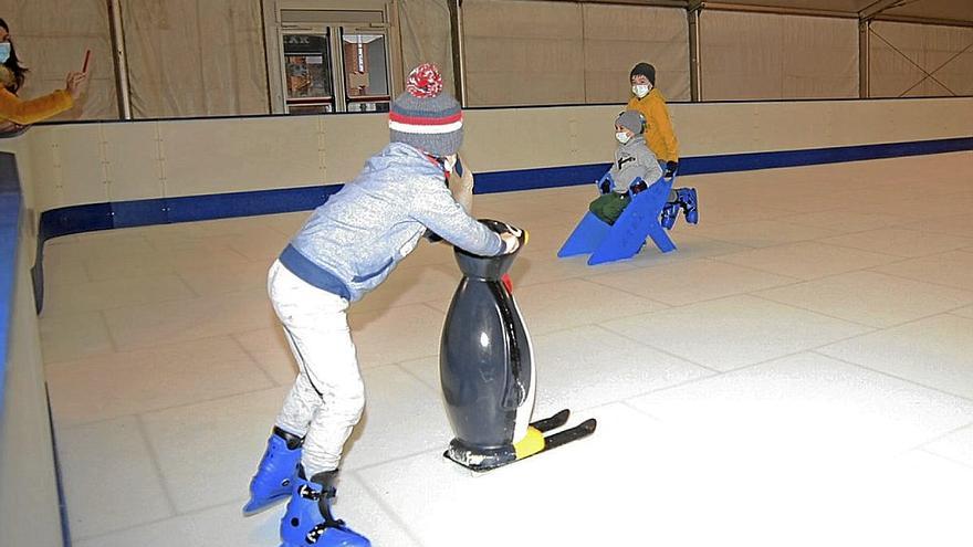 Los más pequeños disfrutarán patinando sobre hielo en el nuevo año.