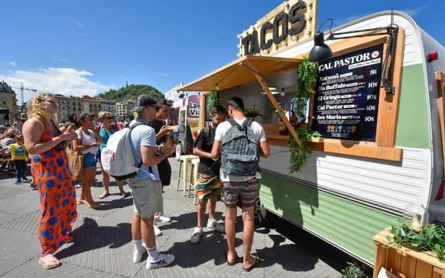 Reportaje sobre foodtrucks en el Kursaal Semana Grande Donostia Reportaje sobre foodtrucks en el Kursaal Semana Grande Donostia
