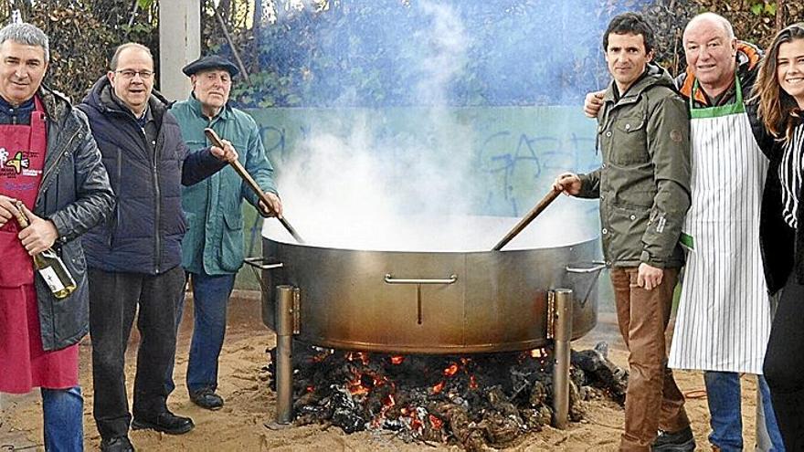 La degustación de la típica receta del ‘Bolo’ es una cita que siempre está presente en el Uztaberri Eguna. | FOTO: P.J.P.