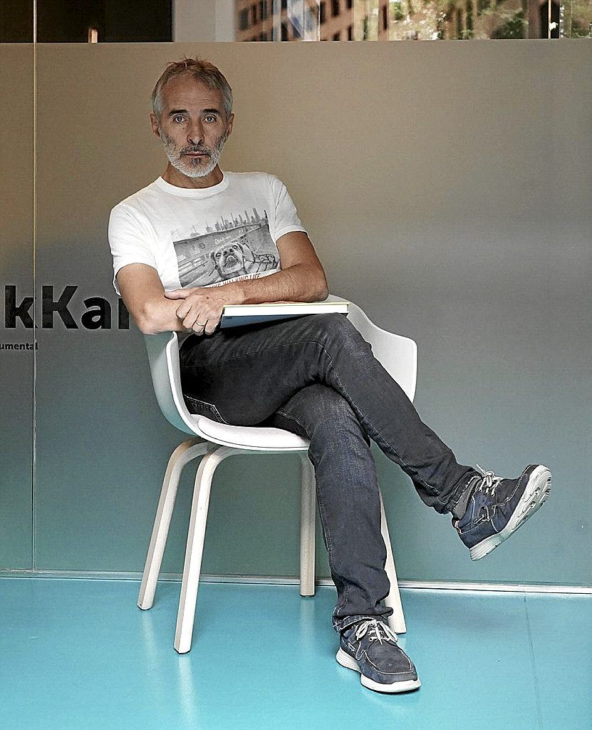 Es fotógrafo y profesor de fotografía en la UPV.