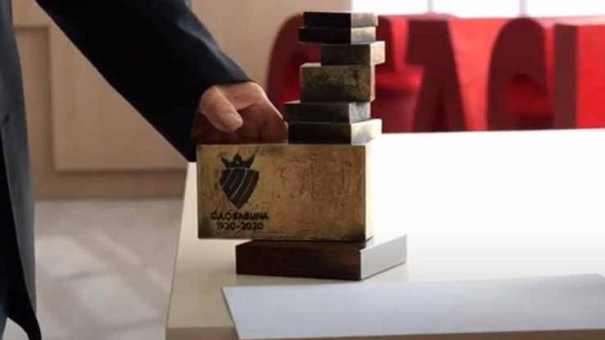 Imagen del obsequio entregado por Luis Sabalza