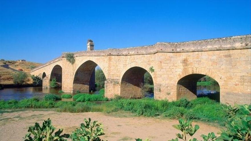 Puente Galisteo sobre el río Jerte.