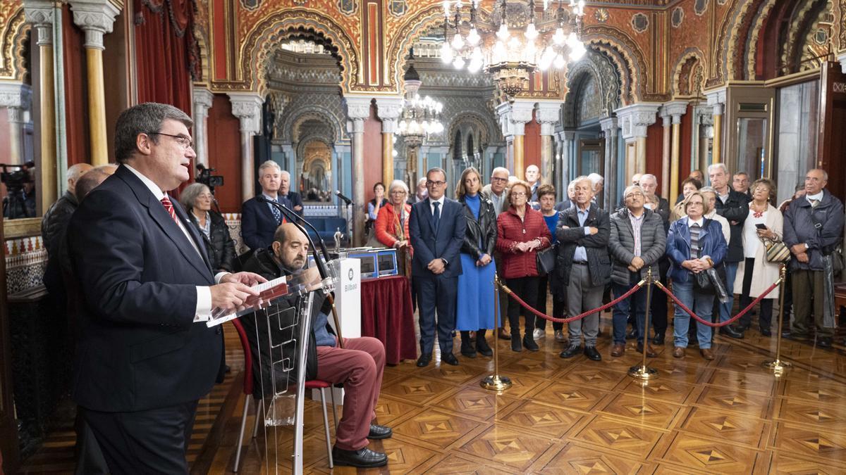 Juan Mari Aburtok uriko adineko elkarteei harrera egin die.