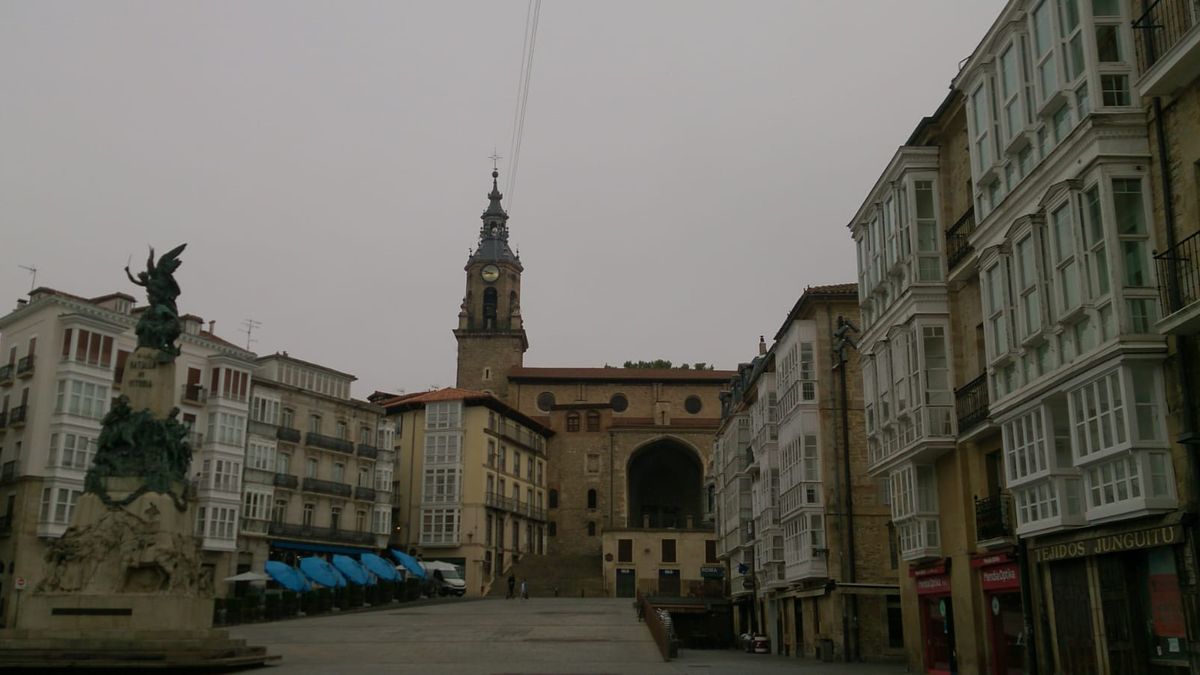 El cable sobrevuela toda la plaza desde la torre de San Miguel
