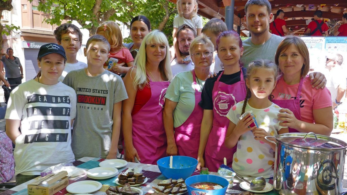 El grupo de Ucreania cocinó ‘borshch’, una sopa típica de este país.