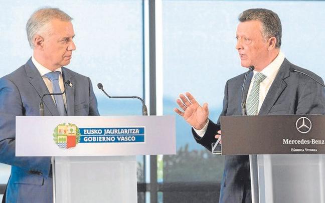 Emilio Titos (i), junto al lehendakari, I&ntilde;igo Urkullu, en un reciente acto en el Parque Tecnol&oacute;gico de Mi&ntilde;ano. | FOTO: IREKIA