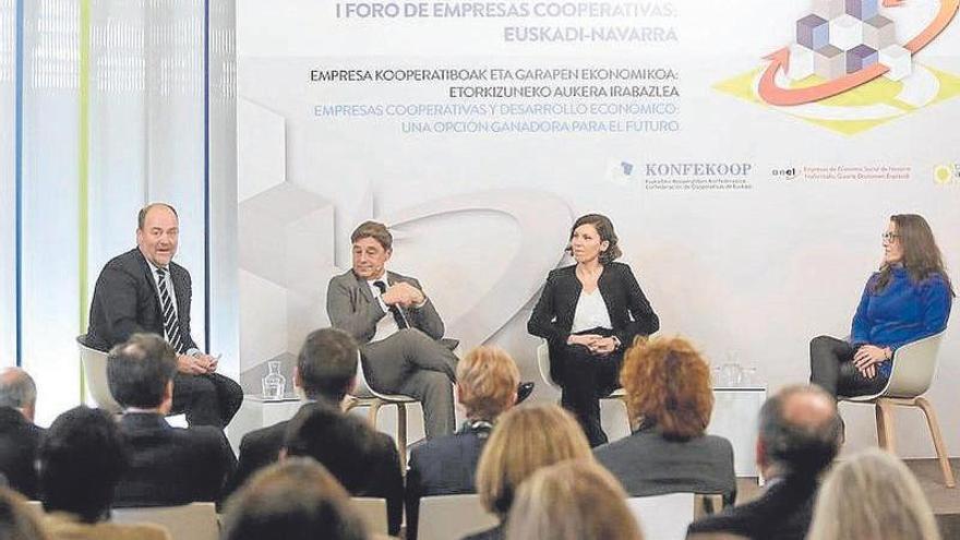 Mesa redonda con Mondragon, Nafarco y Anasinf.