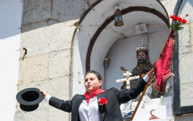 Ane Maruri Lekeitioko Kaxarranka dantzatzen.