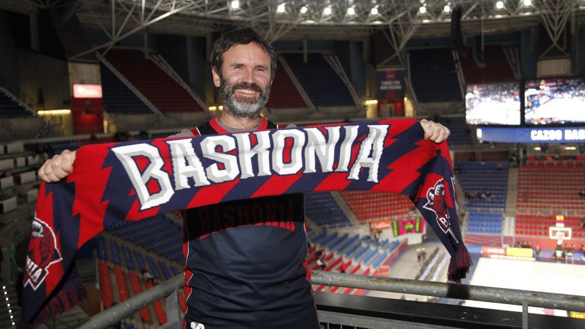 Eduardo Fdz. de Lezeta, aficiónado del Baskonia.