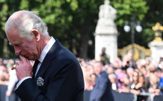 Carlos III a su llegada al Palacio de Buckingham. Carlos III a su llegada al Palacio de Buckingham.