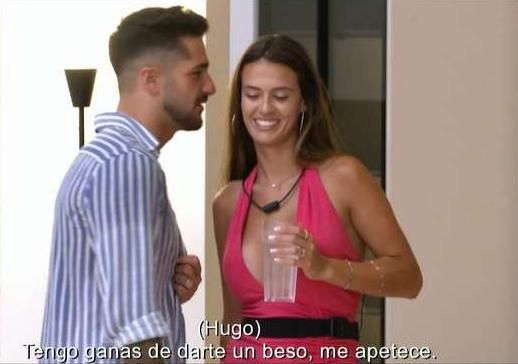 Hugo Paz y Tania Déniz, que lleva una copa en la mano.