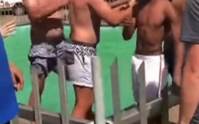Agresión racista en una piscina en Sudáfrica Agresión racista en una piscina en Sudáfrica
