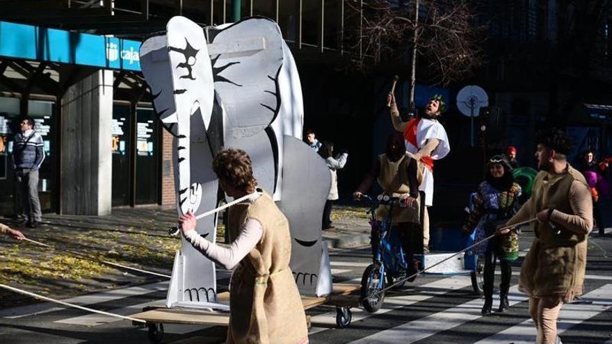 Un instante de la protesta convocada por Orain ardura-Ahora responsabilidad