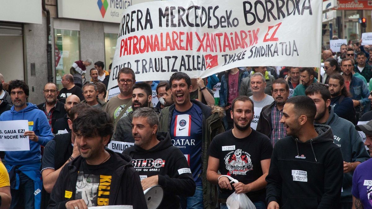 Las imágenes de las manifestaciones de Mercedes en Vitoria este miércoles