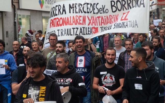 Las imágenes de las manifestaciones de Mercedes en Vitoria este miércoles Las imágenes de las manifestaciones de Mercedes en Vitoria este miércoles