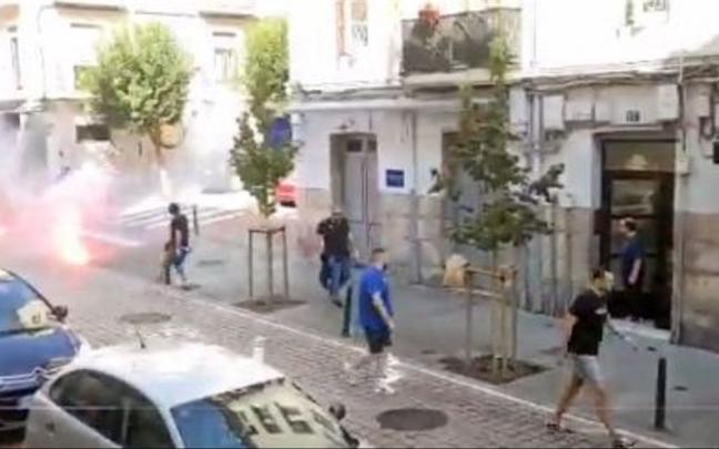 Disturbios en Santander entre hinchas del Racing y Real Oviedo. Disturbios en Santander entre hinchas del Racing y Real Oviedo.