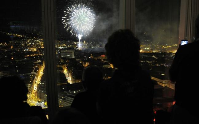 Fuegos artificiales de la pirotecnia Brezac Artificies de Francia en Aste Nagusia 2019 vistos desde la Torre Iberdrola