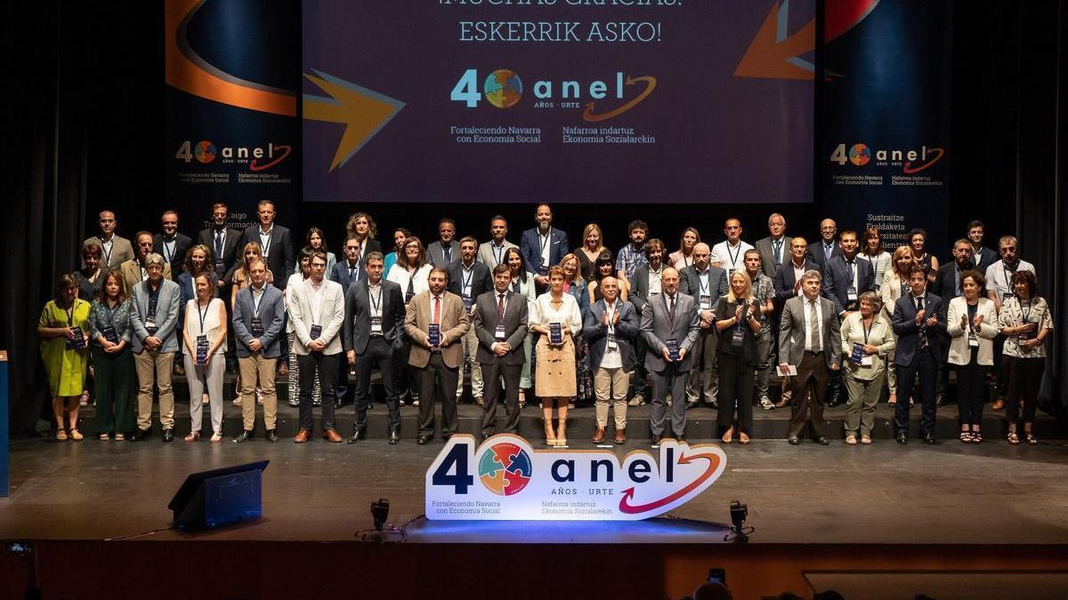 Representantes de las familias de la Economía Social y autoridades, en la celebración del 40 aniversario de ANEL.