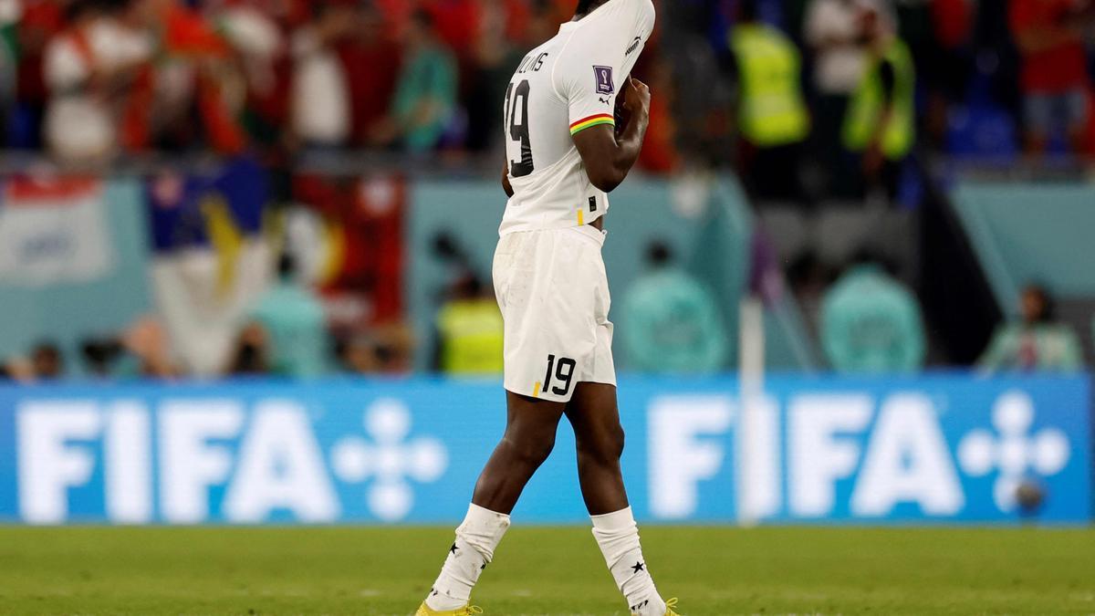 Iñaki Williams se lamenta de la ocasión fallada en el último minuto del partido ante Portugal.