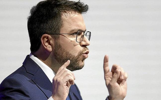 El president Pere Aragonès, en tono expresivo durante el transcurso de una conferencia. | FOTO: EFE El president Pere Aragonès, en tono expresivo durante el transcurso de una conferencia. | FOTO: EFE