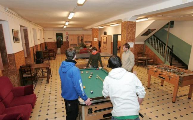 Varios adolescentes en un centro de la Fundaci&oacute;n Izan.