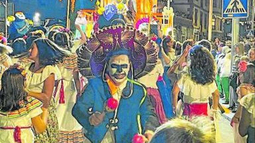 Euskotarrak ganó el desfile de carrozas con su homenaje al film ‘Coco’.