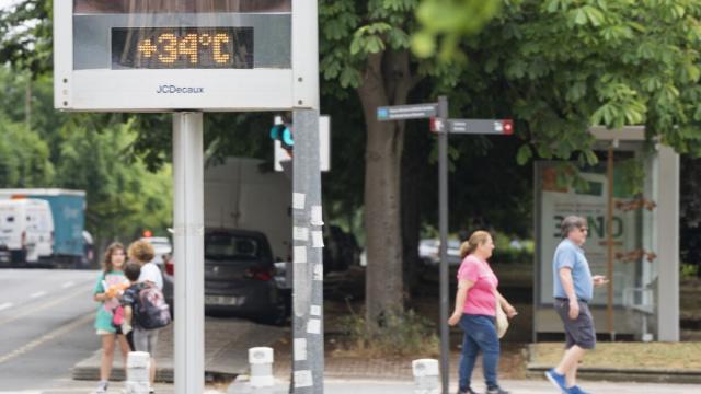 Un term&oacute;metro marca 34 grados durante la pasada ola de calor.