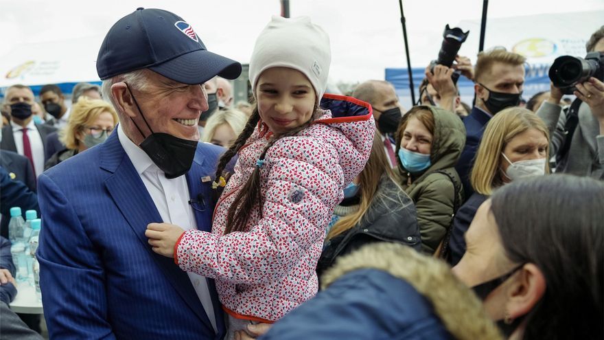 El presidente de EEUU, Joe Biden, visita un centro de refugiados ucranianos en Polonia.