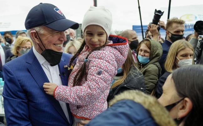 El presidente de EEUU, Joe Biden, visita un centro de refugiados ucranianos en Polonia.