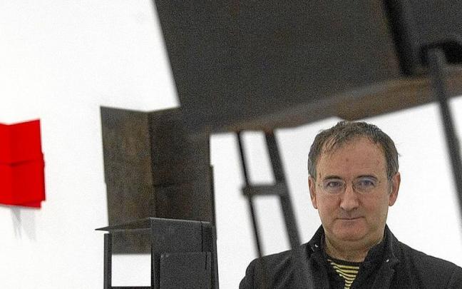 Juan Luis Moraza en una exposici&oacute;n. | FOTO: ALEX LARRETXI