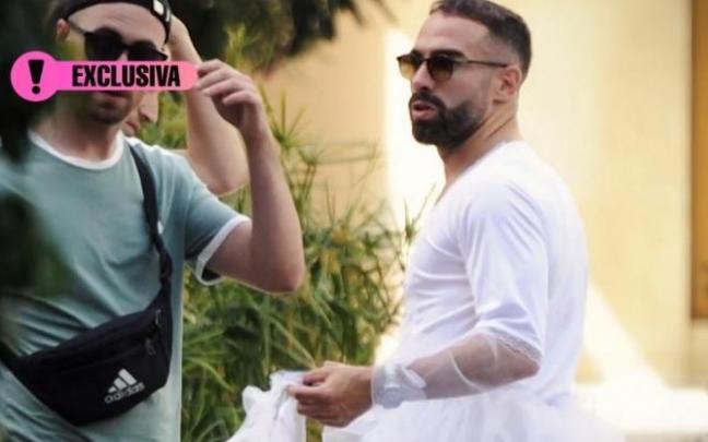 El jugador del Real Madrid Dani Carvajal, vestido de novia en Ibiza. El jugador del Real Madrid Dani Carvajal, vestido de novia en Ibiza.