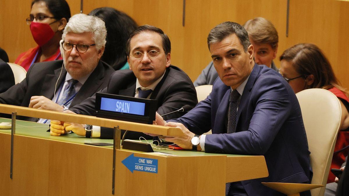 Pedro Sánchez y José Manuel Albares, en la sesión de Naciones Unidas ayer en Nueva York.