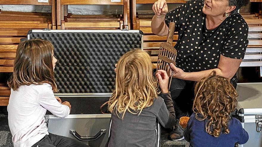 Los objetos despiertan curiosidad por su aspecto, material y función, dando pie a muchas preguntas.