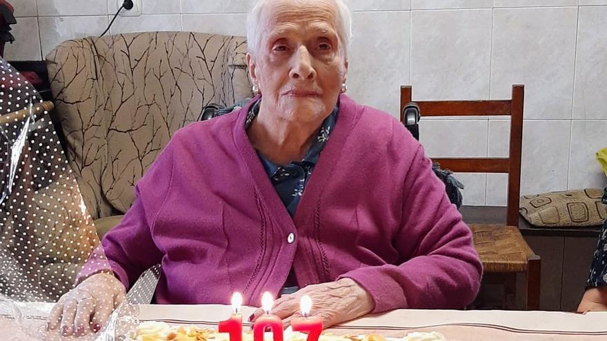 Cándida, el pasado tres de septiembre, cuando celebró su 107 cumpleaños rodeada de los suyos.