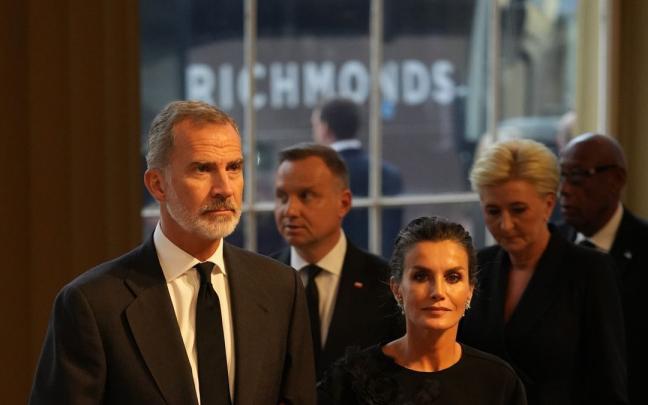Felippe VI y Letizia a su llegada a la recepción en Buckingham Palace.