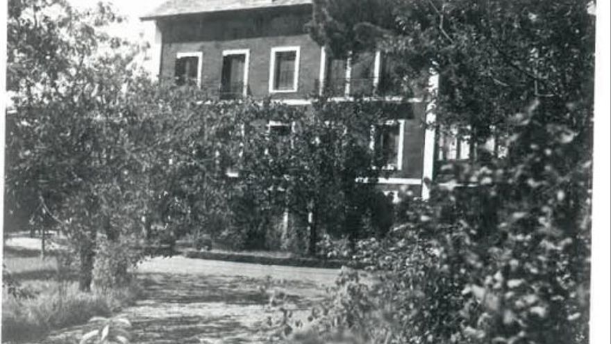 Fachada sur del palacete de Puio hacia1950.