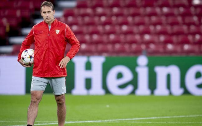 Julen Lopetegui durante un entrenamiento con el Sevilla Julen Lopetegui durante un entrenamiento con el Sevilla