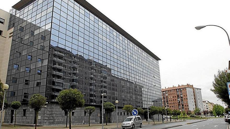 Fachada trasera del Palacio de Justicia de Navarra.