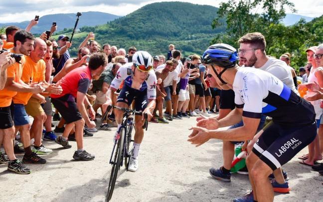 El belga, escapado desde Erlaitz, se ha impuesto con casi dos minutos de ventaja sobre Pavel Sivakov El belga, escapado desde Erlaitz, se ha impuesto con casi dos minutos de ventaja sobre Pavel Sivakov