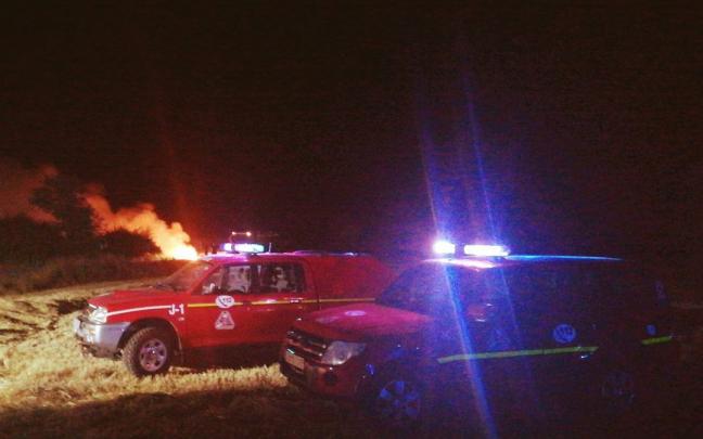 Los bomberos, este lunes por la noche. Los bomberos, este lunes por la noche.