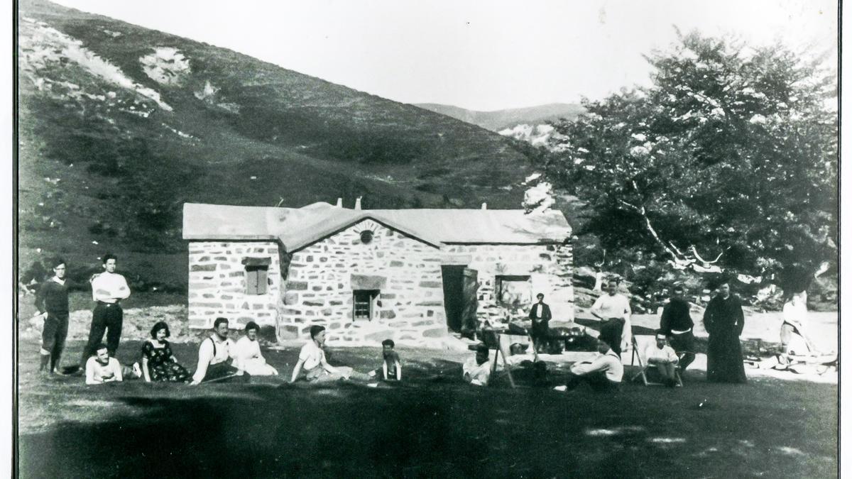 El refugio de Igiriñao recién inaugurado en 1922.