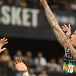 Michale Kyser lanza a canasta en el encuentro ante el Valencia Basket.