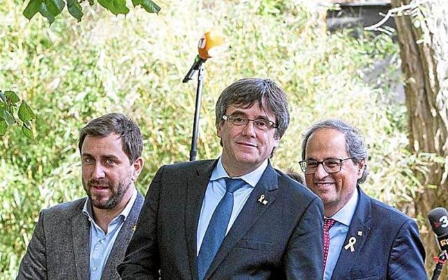 Puigdemont, Comín y Torra, en Waterloo. | FOTO: EFE Puigdemont, Comín y Torra, en Waterloo. | FOTO: EFE