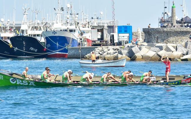 La tripulación de Hondarribia, desolada tras la regata. La tripulación de Hondarribia, desolada tras la regata.